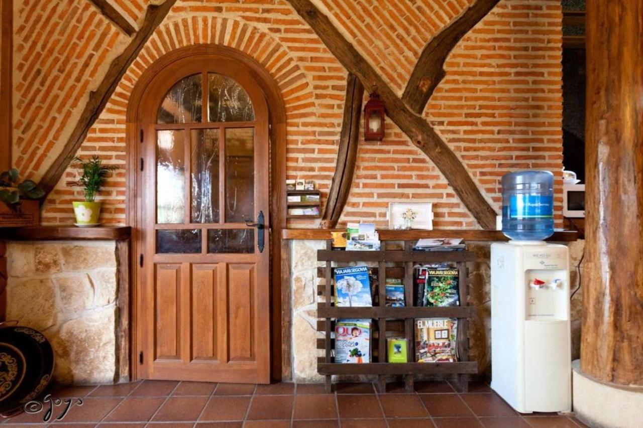 厄尔尼诺卡米奥真实酒店 Villovela de Pirón 外观 照片